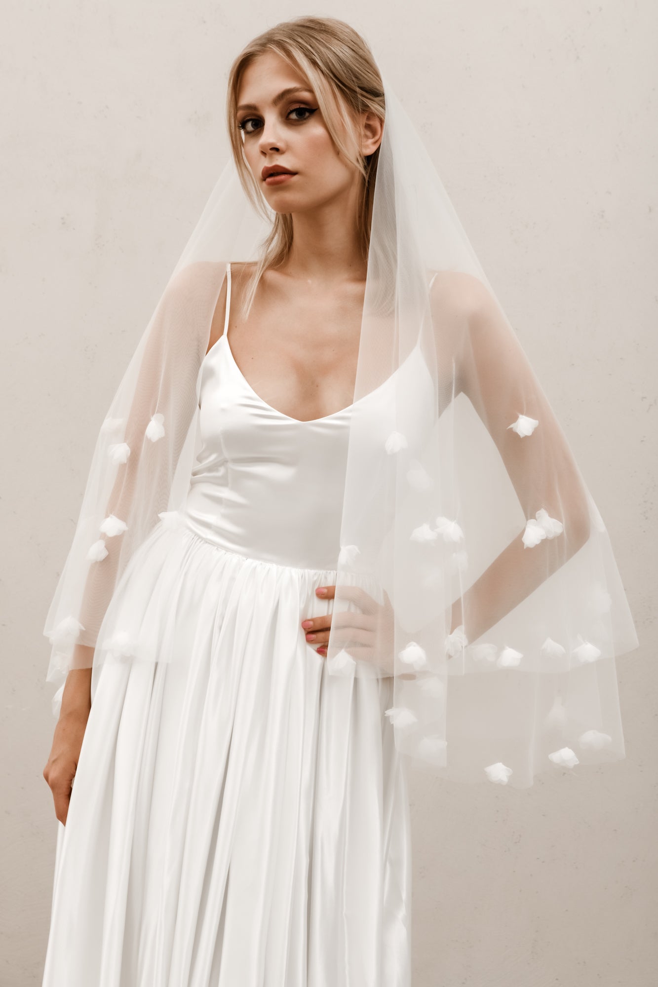 Floral Veil V007 Off White